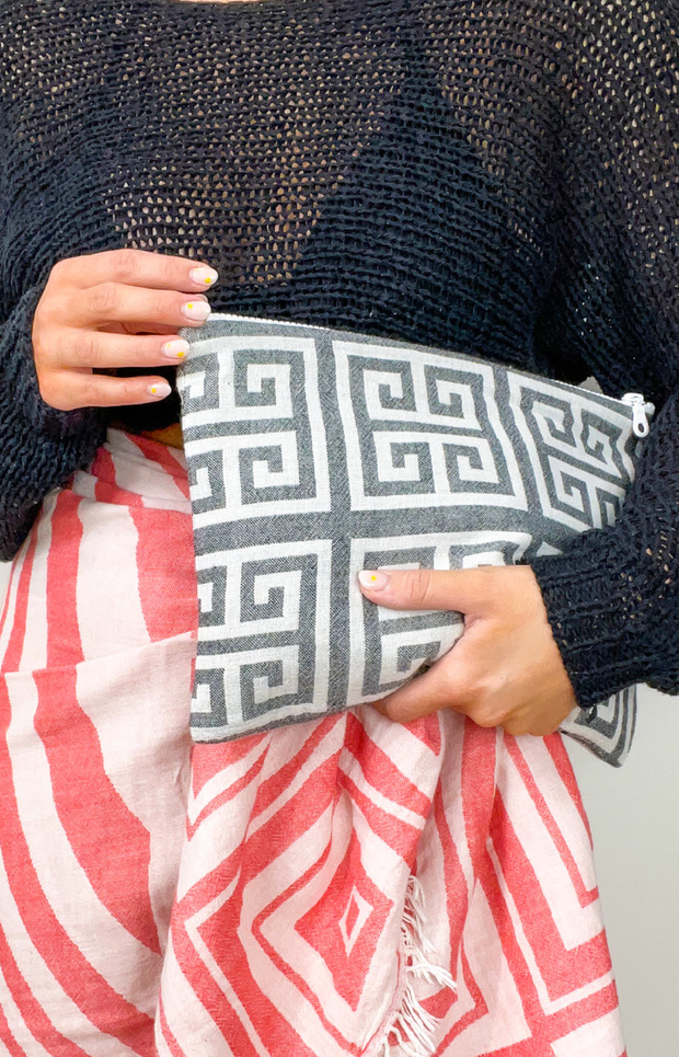 Meandros Clutch in Black