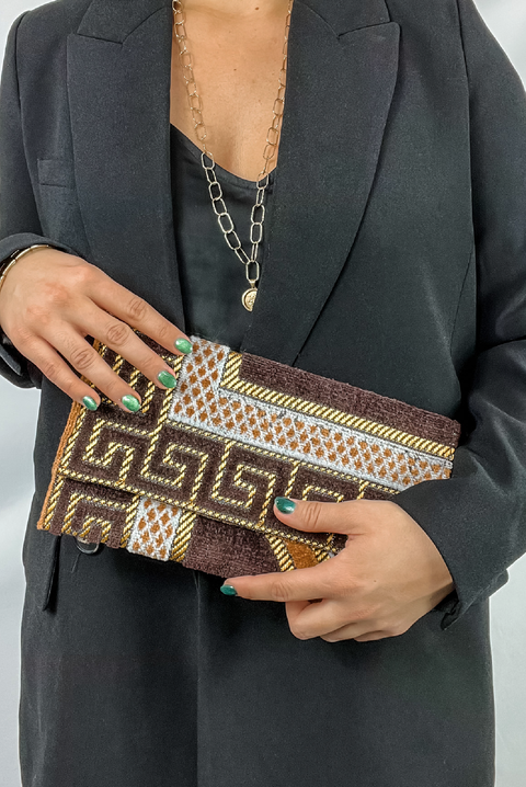 Niki Clutch in Brown