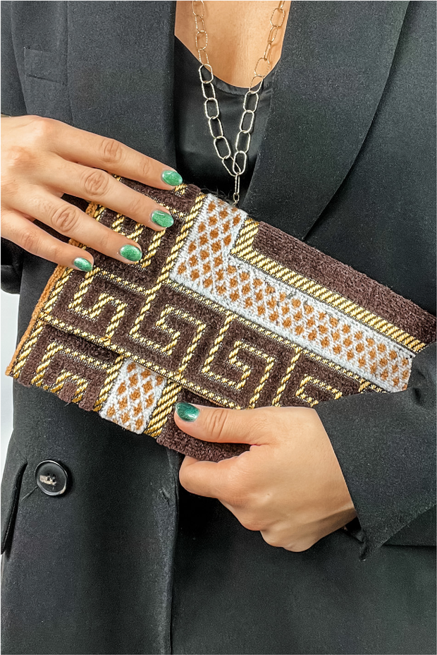 Niki Clutch in Brown